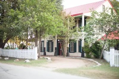 Image de Historical Hotel Tarde in the heart of Castroville (Entire Hotel)