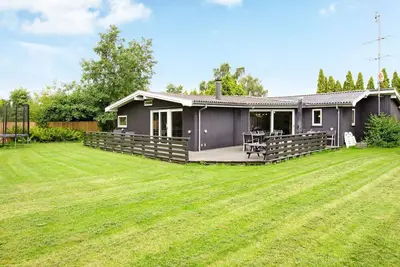 Image de Maison de vacances pour 10 a Væggerløse-By Traum