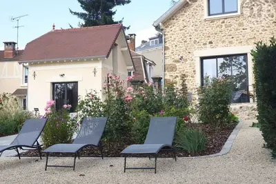 Image de Gîte de Charme à Senlisse: Confort Haut de Gamme, Parc Arboré, Cheminée, Wifi Gratuit, Proche Châteaux