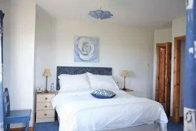 Image de Deerpark Lodge - Bright and spacious house with fantastic sea views