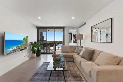Image de Riverfront 2-Bed with Pool, Sauna, Gym & Views