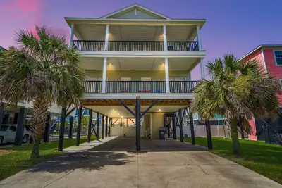 Image de Awesome Views 7 Bedrooms Second Row