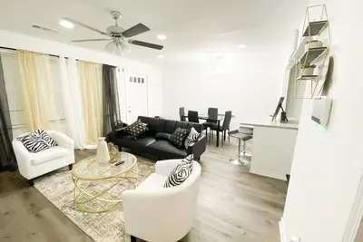 Image de Luxurious Home away from Home! 10 min from Atlanta airport