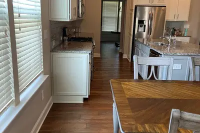 Image de Beautiful 4 Bedroom Home - 2 month rental6