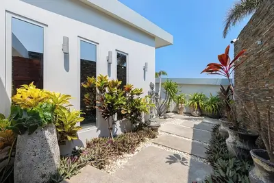 Image de Luxury Villa with Private Beach Access