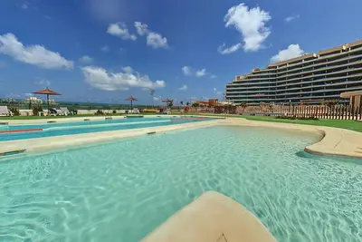 Image de Moderne, vue sur la mer, piscine, plage de première ligne
