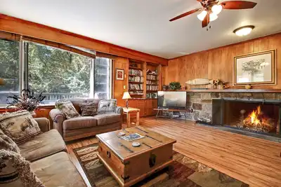 Image de Quaint and private mountain stone and wood cottage