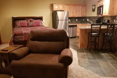 Image de Studio, with jetted tub and walking distance to ski resort!