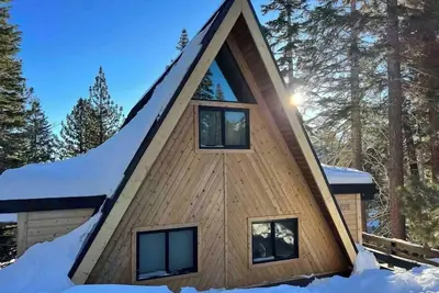 Image de Modern A-Frame Cabin in Mammoth