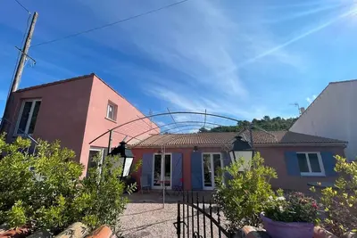 Image de Propriété de charme au milieu des vignes près de St Chinian