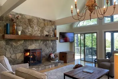 Image de 1. 5 miles to Main St. , Highlands Falls, Totally Updated 2021, Great Views!