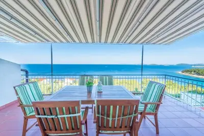 Image de Appartement dans Murter avec vue mer, terrasse, Climatisation, Wifi (5026-3)