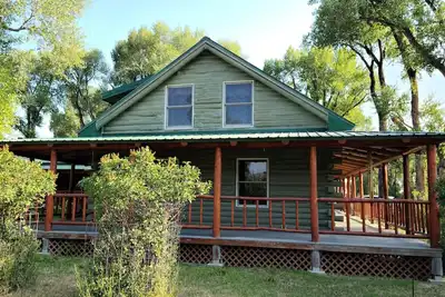 Image de Stunning log home; sleeps 10 in Riverside, Wyoming