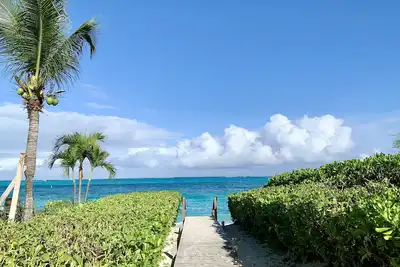 Image de Compact Studio @ Bight Reef with shared pool, 4 min. walk to beach near Windsong