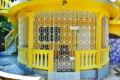 Image de Unity Villa Three bedroom Apt. with Cable\/ free wifi, Close to beach.