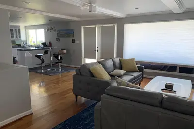 Image de Coastal view home with privacy, hot tub. Serenity not too far from Civilization!