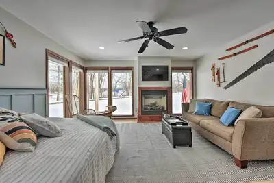 Image de Pet-Friendly Retreat w/ Deck: Steps to Marina!