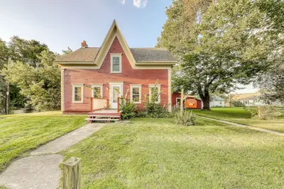 Image de Quaint Getaway Near Town W/ Private Hot Tub, Large Deck, Sauna & Free WiFi
