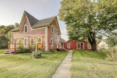 Image de Two wonderful escapes with full kitchens, WiFi, private hot tub, & gas grill