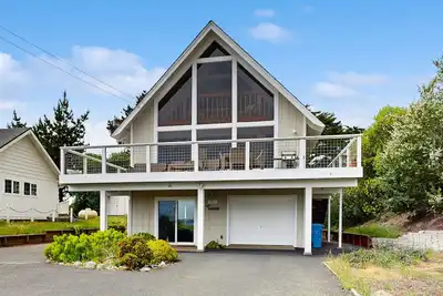 Image de Bay view home overlooking Bodega Harbor w/ fireplaces, WiFi, & private W/D