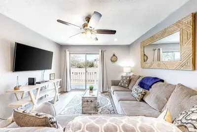 Image de Condo Near Lake Horseshoe Bay w/ Private Balcony, Washer/Dryer, A/C, WiFi