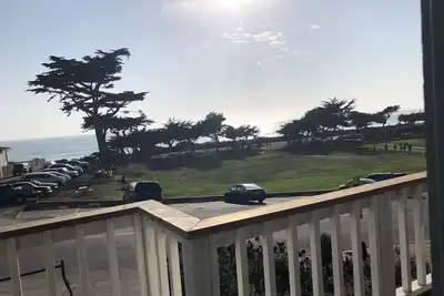 Image de Beachfront home directly across from beach & park! Close to everything!