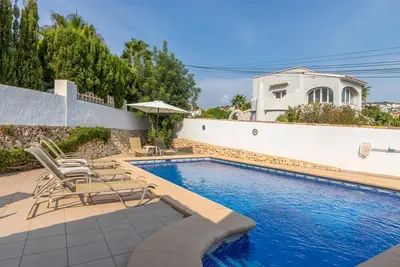 Image de Villa Margarita avec piscine extérieure, terrasse, climatisation et Wi-Fi