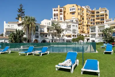 Image de Appartement en bord de mer avec piscine partagée, terrasse privée, climatisation et WiFi