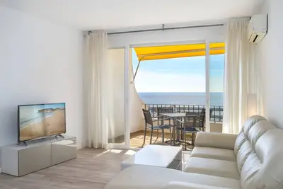 Image de Appartement Puerto Cabopino avec vue sur mer et montagnes, piscine partagée, climatisation et WiFi