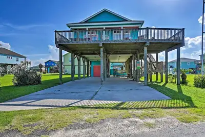 Image de Walk to Crystal Beach: Coastal Home w/ Views!
