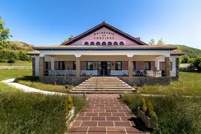 Image de Balneario de Fontibre Rodeado de Finca Privada de 5. 000 m2 con Jacuzzi y Terraza