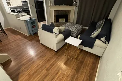 Image de 950sqft + Short Term Rental - Near River Ranch