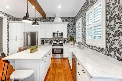 Image de Enchanting Home w/ Luxurious Kitchen and Serene Courtyard by Lucky Savannah