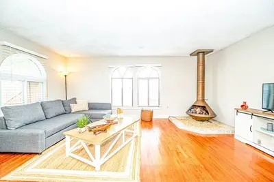Image de Relaxing Beach House Close to Cove/Beach. Pet Friendly. Now booking for 2025.