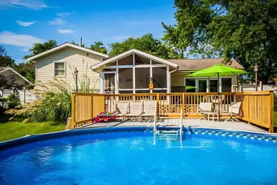 Image de Pool, Outdoor living, 100 yards from Lake Michigan!