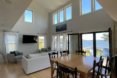 Image de Ocean Front - Penobscot Bay - 4 Season New Home - Includes 2 single kayaks