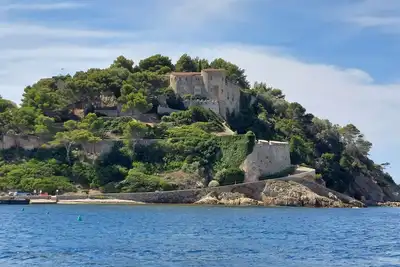 Image de A 500m. des plages et du fort de Bregançon, Villa au calme de 2 à 8 personnes