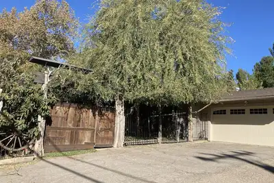 Image de Quiet, Safe, Spacious, Centrally Located, Super Clean And Well-Cared Place