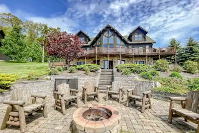 Image de Lake Access, Hot Tub, Fire Pit, Free Golf and More
