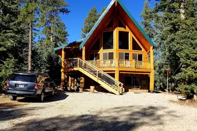 Image de Gorgeous Chalet Cabin w/New Hot Tub near National Parks and loaded w'/Amenities!