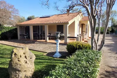villa seule, de 170m2 au calme, piscine, 2700m2 de terrain, près  tous commerces