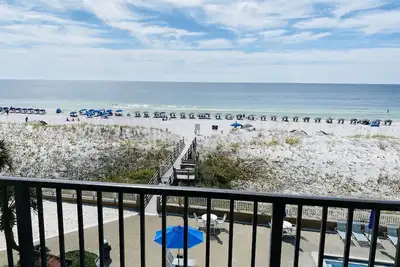 Image de Sea Oats* Beachfront View*2bd/2Bath*Sleeps 6*Convenient Location*Swimming Pool