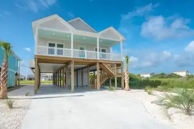 Image de Modern 3b/2. 5b beach home with ocean views  Goins 2 Need A Bigger Boat