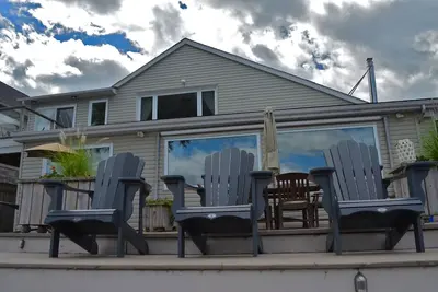 Image de Beautiful Lakehouse in Price Edward County on the Bay of Quite