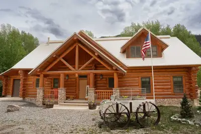 Image de Ritz on the River - Gorgeous Log Cabin in the Heart of Town and Along the Lake Fork of the Gunnison