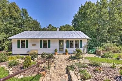 Image de Charming Cottage < 10 Mi to Wineries & Skiing!