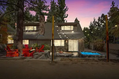 Image de Luxe Modern Chalet -Slope View | Spa | Pool | Fire