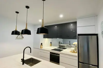 Image de **Modern 2br Apt - Bbq/Pool/Sauna/WiFi