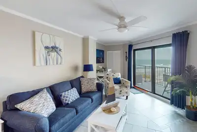 Image de Comfy & casual oceanfront condo with beach views