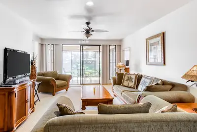 Image de Golf course-front, ground-floor condo w/private lanai, shared hot tub, pool, A/C
